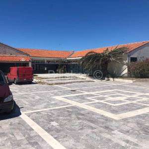 Prodaja Rab poslovni objekt - restoran prvi red do mora