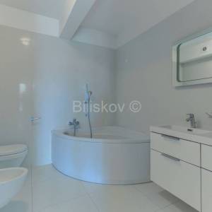 Prodaja, Seget Donji, kuća s apartmanima i zemljištem 
