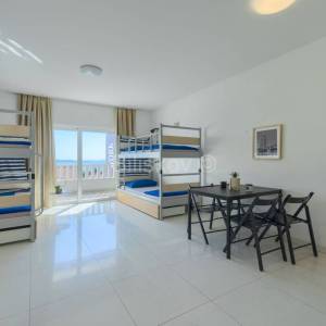 Prodaja, Seget Donji, kuća s apartmanima i zemljištem 