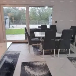 Prodaja stana na dvije etaže, s vrtom i parkirnim mjestom, Ližnjan!