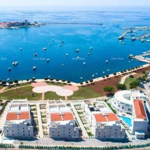 Prodaja stana s garažom i pogledom na more, Umag!