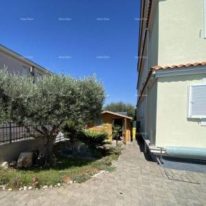 Prodaja stana sa vrtom i bazenom, Poreč!