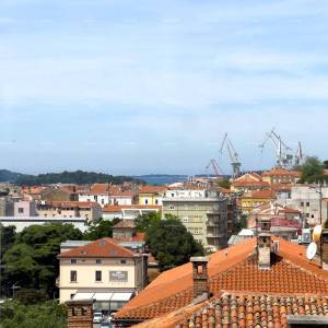 Prodaja stana u centru s 4 stambene jedinice, Pula!