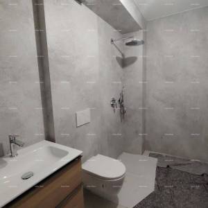 Prodaja stanova u stambeno-poslovnoj zgradi sa pogledom na more, centar Umaga! / S9a