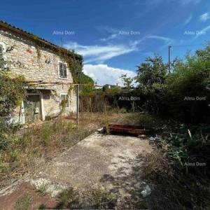 Prodaja stare istarske kuće sa velikom građevinskom parcelom od 1917 M2!!!  Valbandon