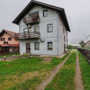 Prodaja, Sveta Nedelja, prekrasna kuća na tri etaže, garaža, vrt