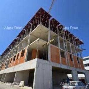 Prodaja -Višestambena, moderna zgrada s liftom, blizu centra. S17