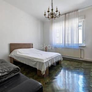 Prodaja, Zagreb, Ribnjak, građanski trosoban stan, 2.kat, nema lifta
