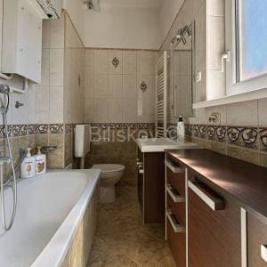 Prodaja, Zagreb, Ribnjak, građanski trosoban stan, 2.kat, nema lifta