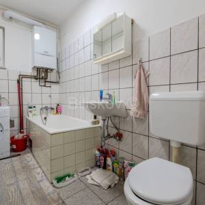 Prodaja, Zagreb, Rudeš, obiteljska kuća s tri apartmana, parking