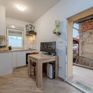 Prodaja, Zagreb, Rudeš, obiteljska kuća s tri apartmana, parking