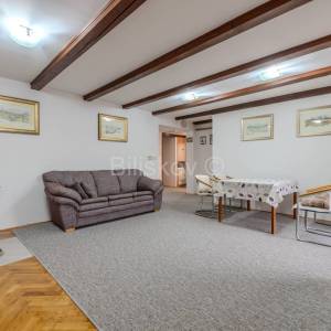 Prodaja, Zagreb, Rudeš, obiteljska kuća s tri apartmana, parking