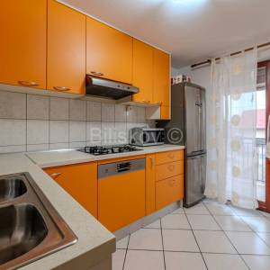 Prodaja, Zagreb, Rudeš, obiteljska kuća s tri apartmana, parking