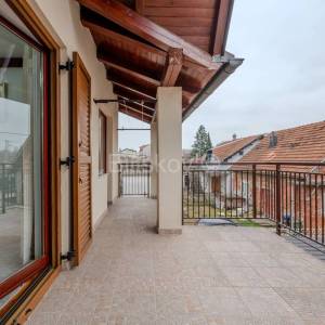 Prodaja, Zagreb, Rudeš, obiteljska kuća s tri apartmana, parking