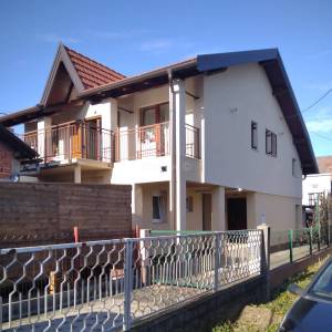 Prodaja, Zagreb, Rudeš, obiteljska kuća s tri apartmana, parking
