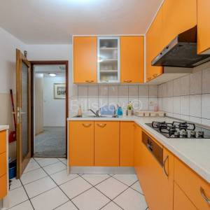 Prodaja, Zagreb, Rudeš, obiteljska kuća s tri apartmana, parking