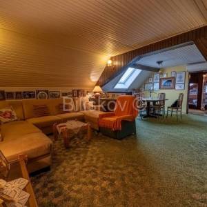 Prodaja, Zagreb, Trg Sv. Marka, komforan peterosoban stan, potkrovlje