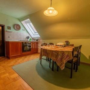 Prodaja, Zagreb, Trg Sv. Marka, komforan peterosoban stan, potkrovlje