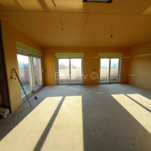 Prodaja,Velika Gorica,6-soban penthouse,lift, garaža 40m2