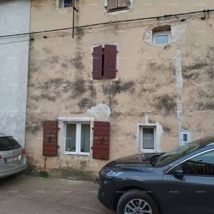 Prodaje se kamena kuća u nizu, u blizini Poreča