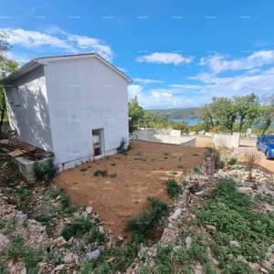 Prodaje se kuća s bazenom i pogledom na more – mirno selo Raša