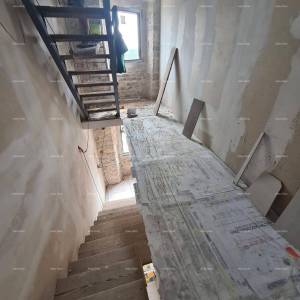 Prodaje se kuća s konobom u fazi renovacije, Krnica!