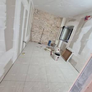 Prodaje se kuća s konobom u fazi renovacije, Krnica!