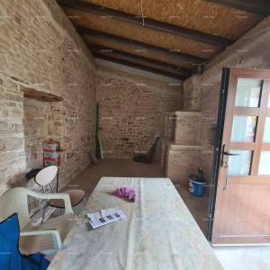 Prodaje se kuća s konobom u fazi renovacije, Krnica!