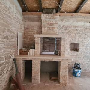 Prodaje se kuća s konobom u fazi renovacije, Krnica!