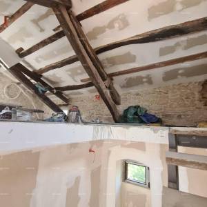 Prodaje se kuća s konobom u fazi renovacije, Krnica!