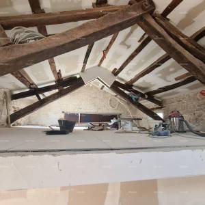 Prodaje se kuća s konobom u fazi renovacije, Krnica!