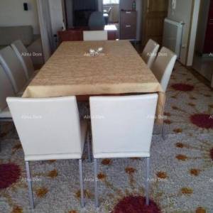 Prodaje se kuća sa 5 apartmana i pogledom na more, Premantura