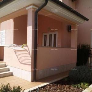 Prodaje se kuća sa 5 apartmana i pogledom na more, Premantura