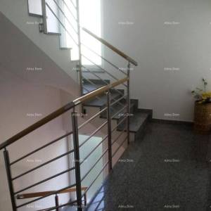 Prodaje se kuća sa 5 apartmana i pogledom na more, Premantura