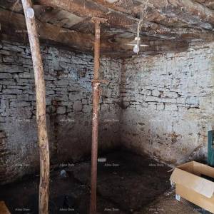 Prodaje se kuća za renovaciju