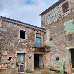 Prodaje se kuća za renovaciju