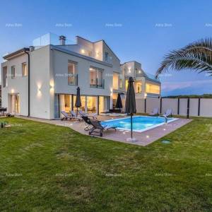 Prodaje se moderna villa sa bazenom, 360 m2, Poreč!