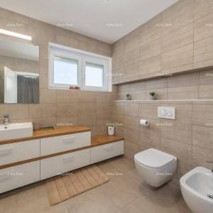 Prodaje se moderna villa sa bazenom, 360 m2, Poreč!