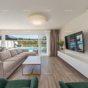 Prodaje se moderna villa sa bazenom, 360 m2, Poreč!