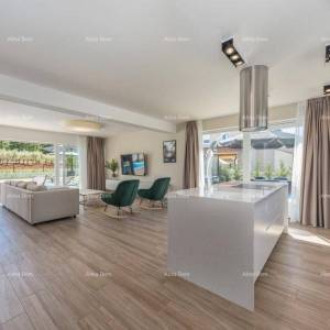 Prodaje se moderna villa sa bazenom, 360 m2, Poreč!