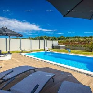 Prodaje se moderna villa sa bazenom, 360 m2, Poreč!