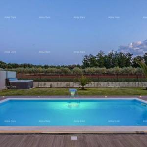 Prodaje se moderna villa sa bazenom, 360 m2, Poreč!