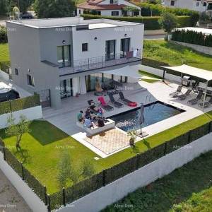 Prodaje se prekrasna vila sa bazenom  u blizini Poreča