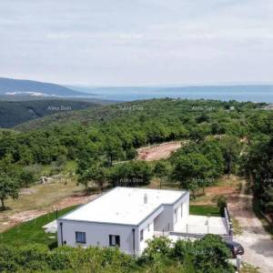 Prodaje se prizemna kuća s bazenom u okolici Marčane