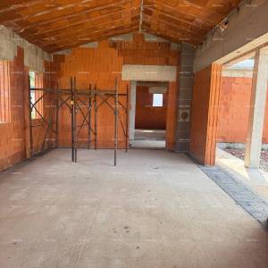 Prodaje se prizemnica sa bazenom- trenutno roh bau faza, Sveti petar u šumi-Pazin!