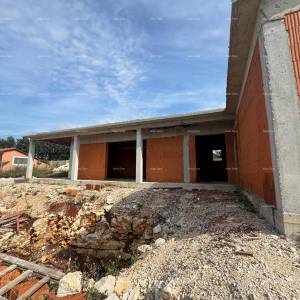 Prodaje se prizemnica sa bazenom- trenutno roh bau faza, Sveti petar u šumi-Pazin!