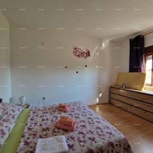 Prodaje se samostojeća prizemnica sa dva stana, 181 m2,  Banjole