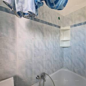Prodaje se samostojeća prizemnica sa dva stana, 181 m2,  Banjole