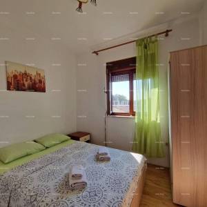 Prodaje se samostojeća prizemnica sa dva stana, 181 m2,  Banjole
