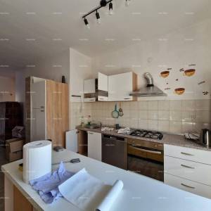 Prodaje se samostojeća prizemnica sa dva stana, 181 m2,  Banjole